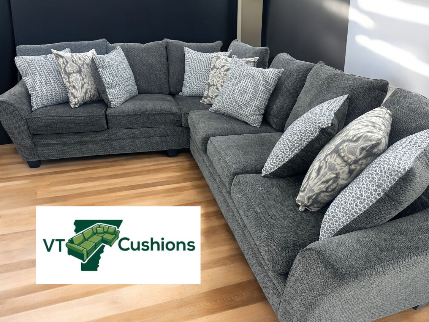 *Free Delivery* Brand New!!! Broyhill Rotherton Sectional Couch with Matching Ottoman
