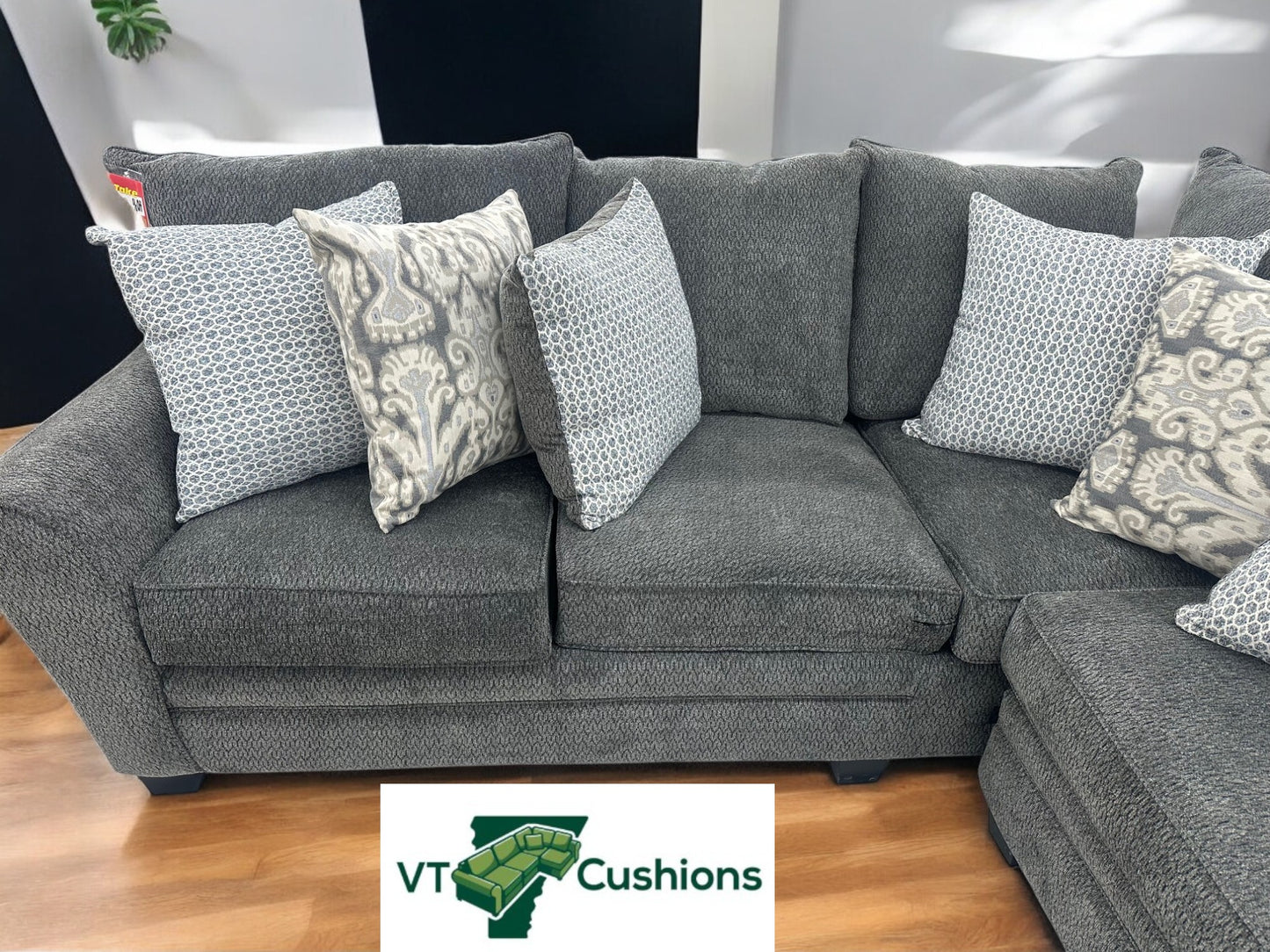 *Free Delivery* Brand New!!! Broyhill Rotherton Sectional Couch with Matching Ottoman